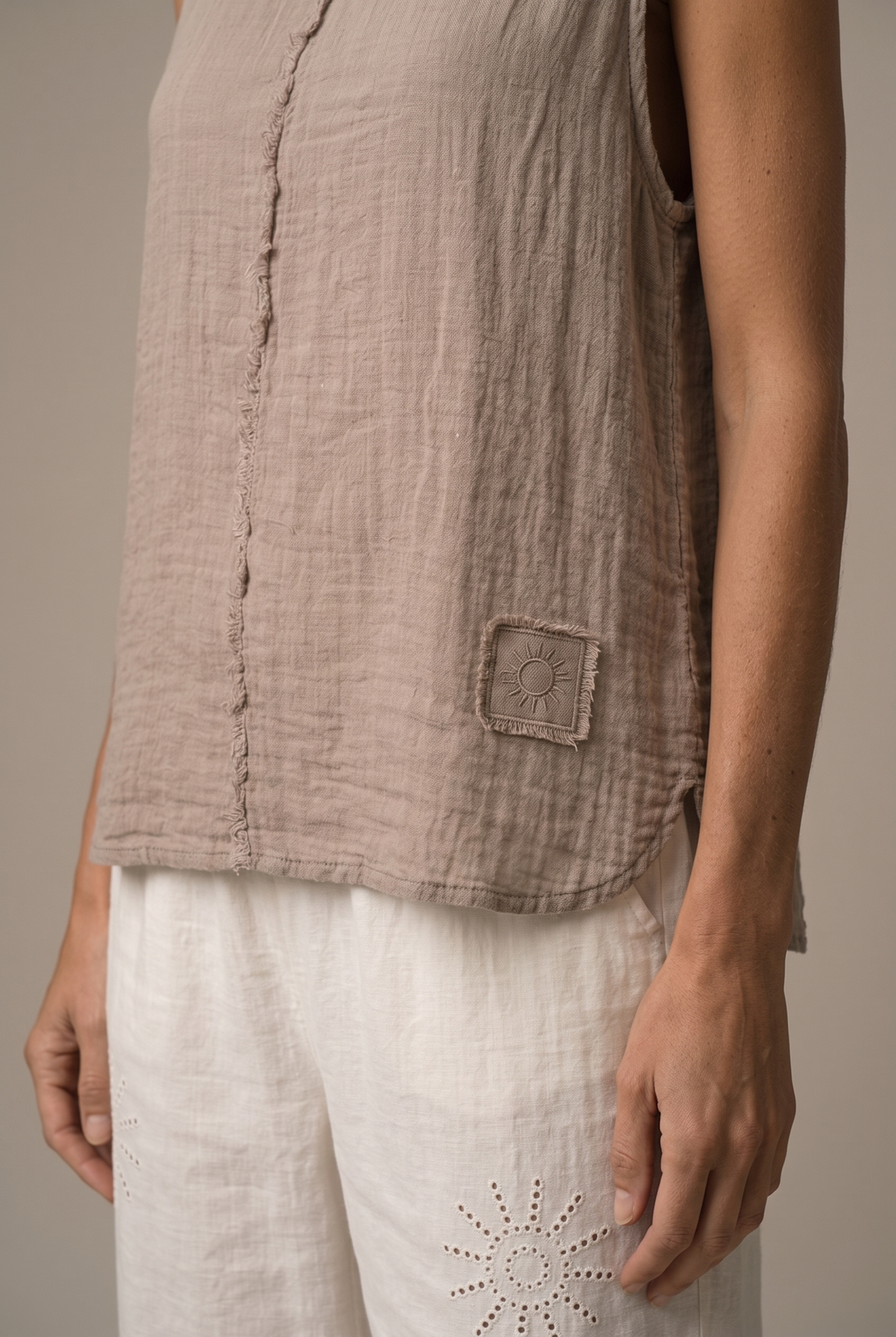 LA VELINO — Sleeveless Linen Top